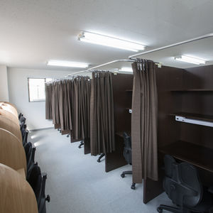 八王子駅徒歩４分の有料自習室。図書館で勉強できない方に。